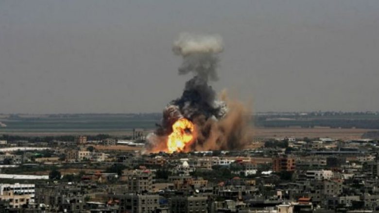 Sulmohet Izraeli me raketa, ushtria hakmerret duke bombarduar Gazën