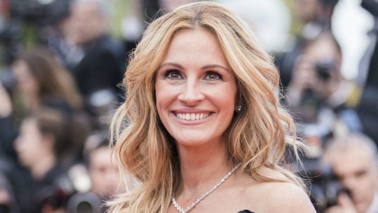 Po vlerësohet si trend i 2018 stili i ri i flokëve të Julia Roberts (Foto)