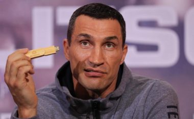Klitschko e shet për 182 mijë euro USB-në që përmban parashikim e duelit me Joshuan