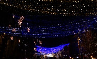 Gazetarja zvicerane shkruan me admirim për festimin e Krishtlindjes në Prishtinë