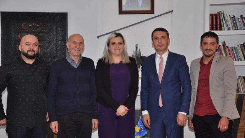 Ministri Gashi premton zgjidhje për teatrot e komunave të Kosovës