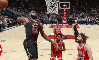 LeBron vazhdon me huqjet spektakolare të ngulitjeve (Video)