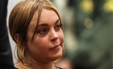 Lindsay Lohan kafshohet nga gjarpri gjatë pushimeve në Tajlandë (Foto)