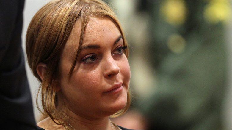 Lindsay Lohan kafshohet nga gjarpri gjatë pushimeve në Tajlandë (Foto)