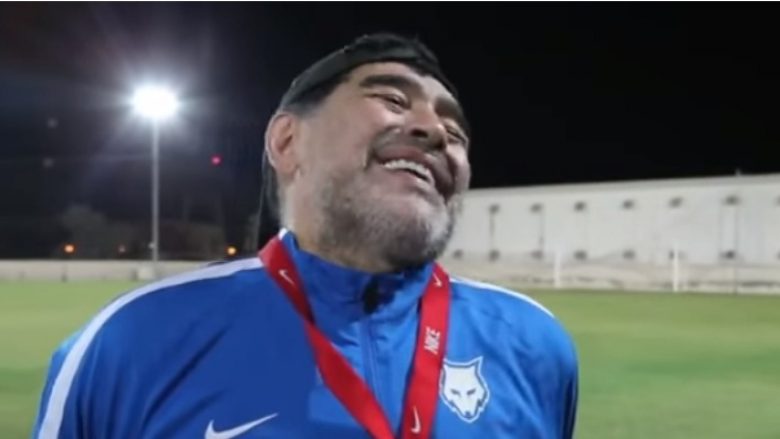 Reagimi fantastik i Maradonas për fjalët e Ronaldos se është më i miri në histori: Thuaj të mos ma çajë kokën (Video)