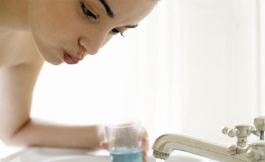 Uji për shpëlarjen e dhëmbëve dhe gojës pas pastrimit të dhëmbëve mund të shkaktojë diabet