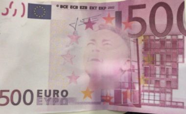 Tifozët e Bayernit hedhin drejt Neymarit bankënota 500 euroshe me fytyrën e tij (Foto)