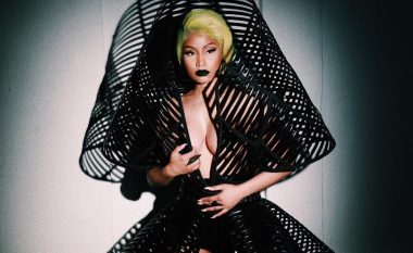 Nicki Minaj vjen me klip eksplicit, shfaq komplet gjoksin në remiksin e “Krippy Kush” (Video, +16)