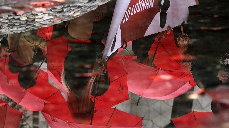 Në Shkup sot u mbajt Marshi i ombrellave të kuqe