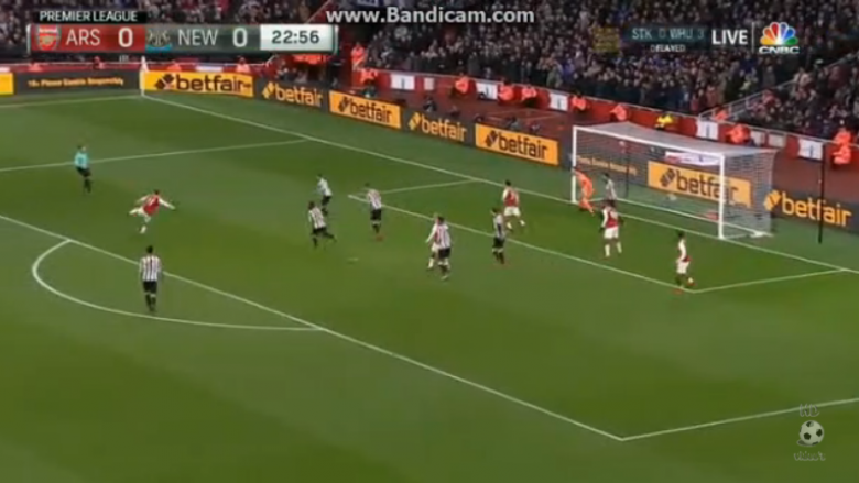 Supergoli nga Ozil kalon Arsenalin në epërsi ndaj Newcastle (Video)