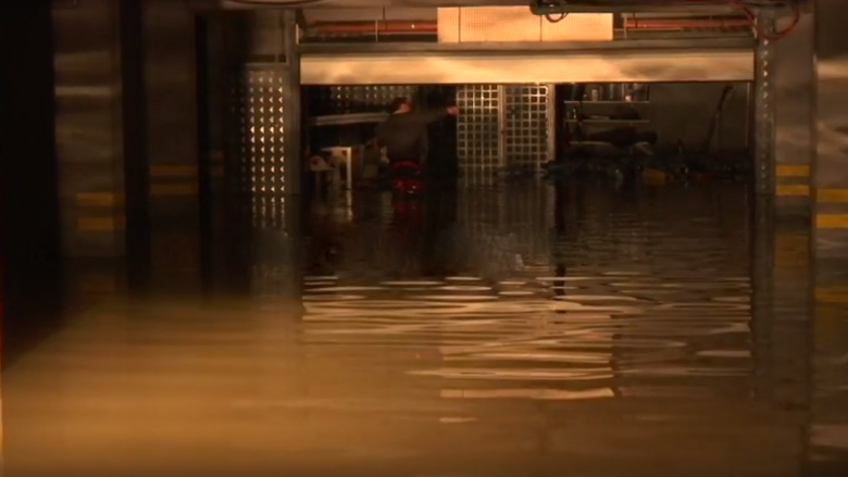 Vërshohen banesat në Rrugën B (Video)