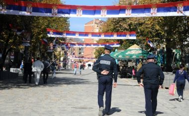 Policia jep detaje për mbishkrimet serbe në muret e shqiptarit në Mitrovicë