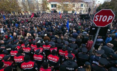 Basha: Shqiptarët protestuan si në çdo vend kur shkelet Kushtetuta