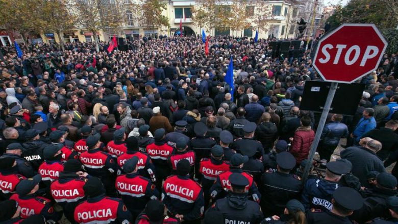 Basha: Shqiptarët protestuan si në çdo vend kur shkelet Kushtetuta