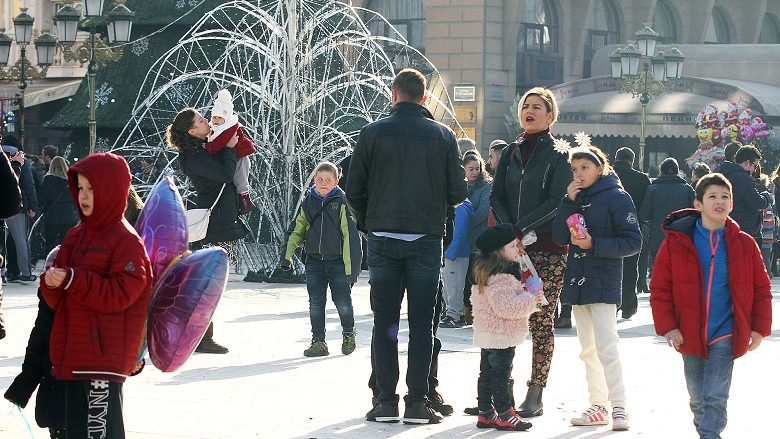 Maqedoni, shumica e qytetarëve Vitin e Ri e presin në shtëpi