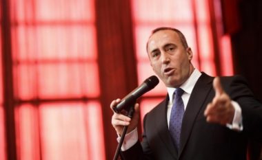 “Apel për ndihmë”, fillon mbledhja e kravatave që do t’i dërgohen kryeministrit Haradinaj (Foto)