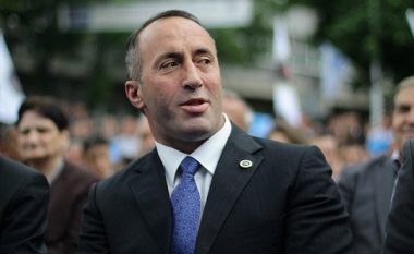 Haradinaj merr pasaportë të Shqipërisë