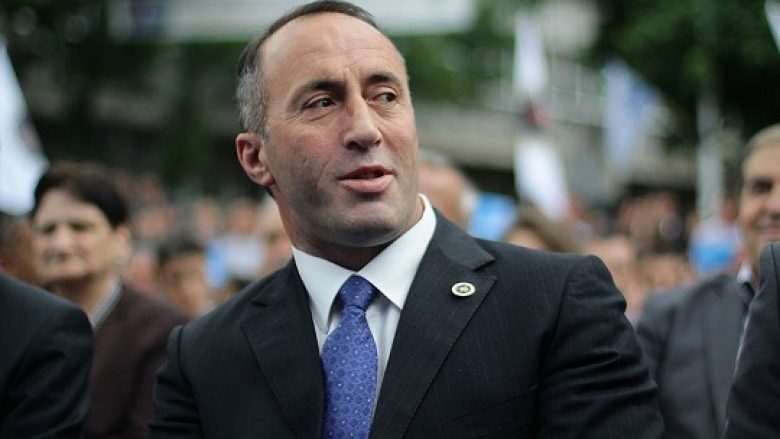 Haradinaj merr pasaportë të Shqipërisë