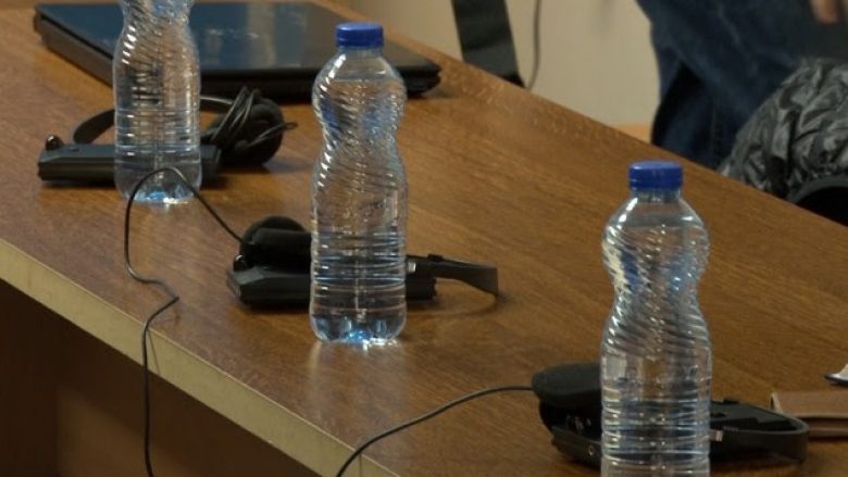 Qendra Mediale në Çagllavicë nuk i duron tiketat në shqip as në shishe të ujit (Foto)