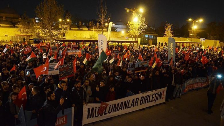 Protestë para konsullatës amerikane në Stamboll pas njohjes së Jerusalemit si kryeqytet të Izraelit (Video)