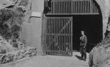 U ndërtuan nga robërit rusë dhe polakë, u rizbuluan rastësisht: Dalin në shitje tunelet e Hitlerit (Foto/Video)