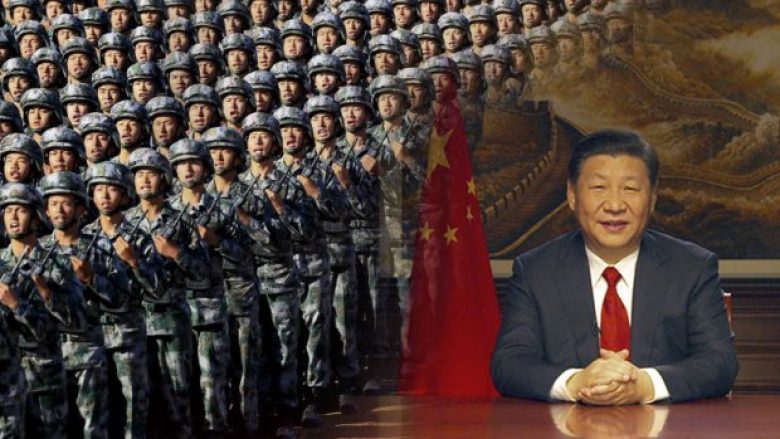 Pamje mbresëlënëse të ushtrisë më “të madhe në botë”, 2 milionë kinezë betohen para komandantit të tyre suprem (Foto/Video)