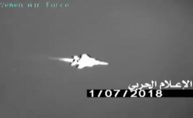 Momenti kur aeroplani luftarak saudit “hidhet në erë” nga raketa e rebelëve Houthi në Jemen (Foto/Video)