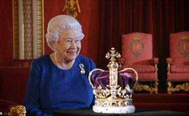 Mbretëresha Elizabeth II: “Kurora është aq e rëndë sa që mund ta thyej qafën” (Foto/Video)