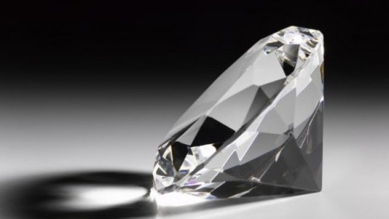 Zbulohet njëri nga diamantet më të mëdhenj në botë