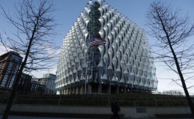 Hapet ambasada e re amerikane në Londër, e cila ka kushtuar një miliard dollarë (Foto/Video)