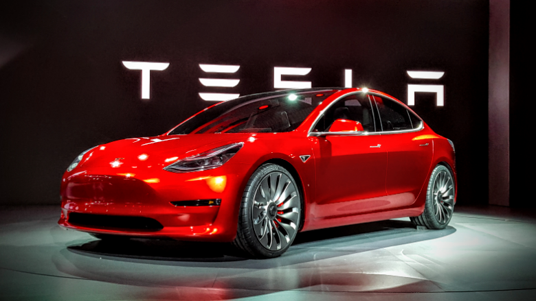 Tesla larg objektivave për prodhimin e ‘Modelit 3’