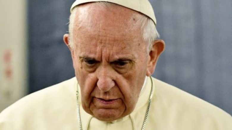 Papa Françesku kërkon falje për viktimat e abuzimeve seksuale