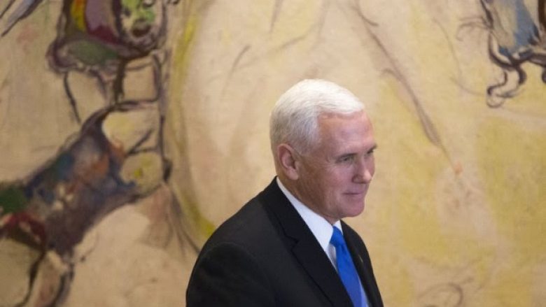 ​Zëvendëspresidenti Pence mbron Trumpin për deklaratat mbi emigrantët afrikanë