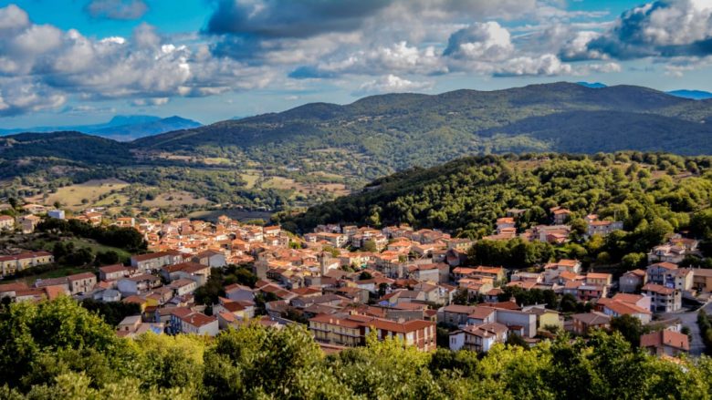 Njihuni me qytetin italian në të cilin mund të blini shtëpi për vetëm 1 euro (Foto)