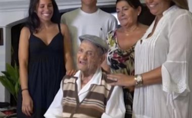 Ndërron jetë burri më i vjetër në botë, një muaj pasi festoi 113 vjetorin e lindjes (Foto/Video)