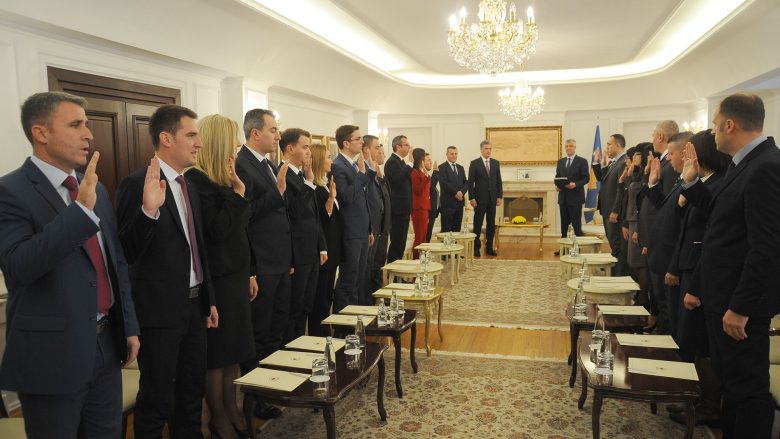 Presidenti Thaçi emëroi 21 prokurorë të shtetit