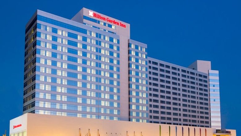 “Hilton” zëvendëson “Sheraton”, hoteli nis punën në verë
