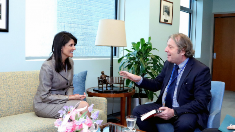 Ambasadorja e SHBA-ve në OKB flet me ambasadorin serb për Kosovën