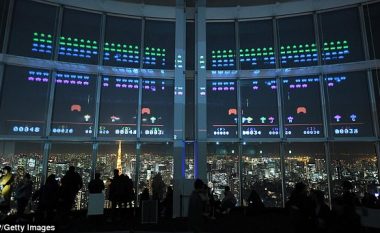 Fasada e ndërtesës shndërrohet në ekran gjigant, për të shënuar 40-vjetorin e video-lojës (Video)