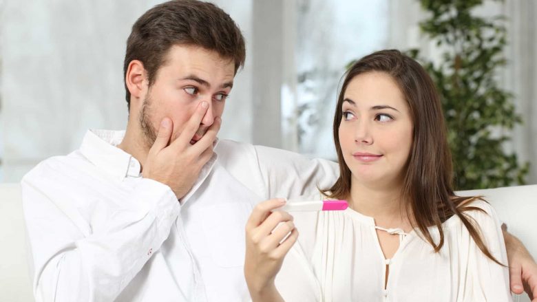 Marrëdhëniet me partnerin: Si ndikon shtatzënia e papritur në lidhjen emocionale?