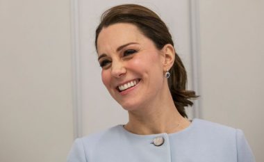 Kate Middleton i dhuron flokët për të prodhuar paruke për fëmijët e sëmurë nga kanceri
