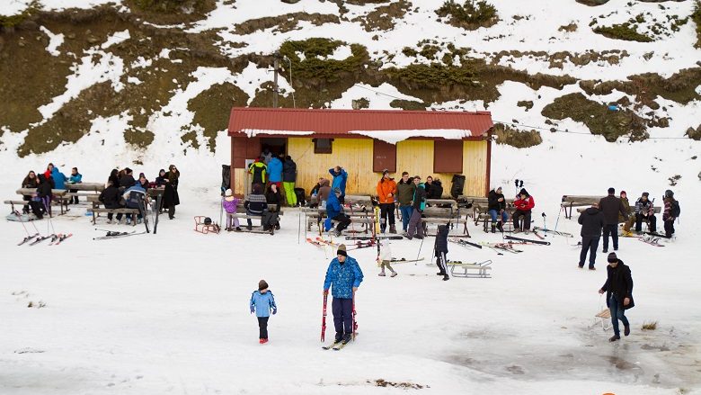 Fillon sezona e skijimit në Kodrën e Diellit në Tetovë