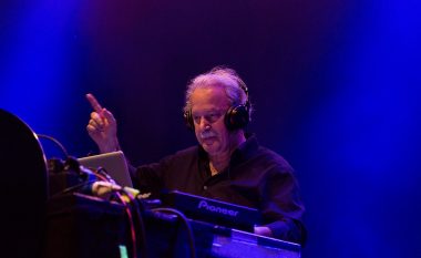 Muzikanti inventiv, DJ 77-vjeçar (Video)