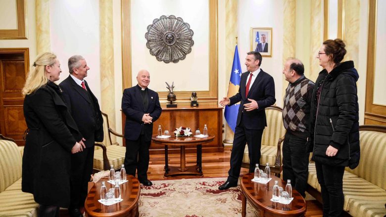 Veseli mbështetë nismën për vendosjen e shtatores së Anton Çettës në Prishtinë
