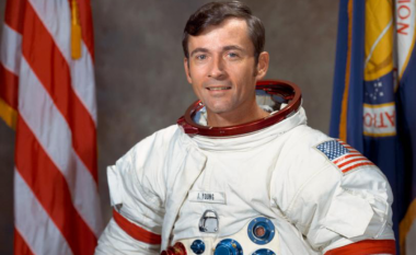 ​Vdes astronauti amerikan që shkeli Hënën