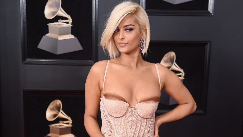 Bebe Rexha i shpëton një aksidenti, rrëfen tmerrin e përjetuar (Foto)