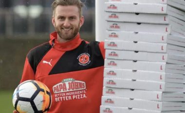 Portieri i Fleetwood mban portën e paprekur ndaj Leicesterit në Kupën FA, fiton bastin për të ngrënë një vit pica falas (Foto)