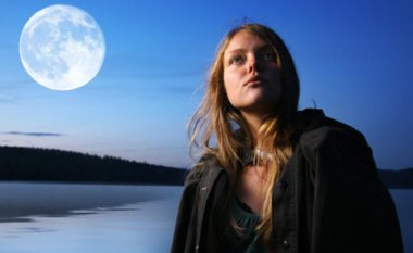 Shkencëtarët janë përgjigjur: A ndikon Hëna në shëndetin tonë?