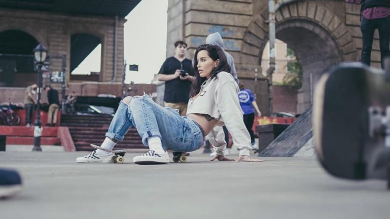 E krahasojnë me Bleonën pas rikthimit nga Amerika, Dafina Zeqiri i merr me sportivitet komentet negative (Foto)