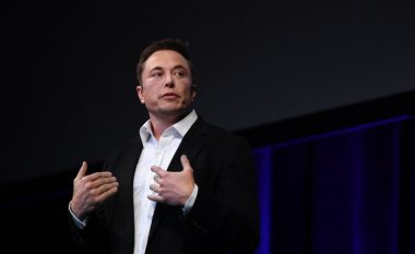 Elon Musk ka plane për krijimin e Hënës së dytë!